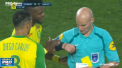 Arbitrul meciului dintre PSG si Nantes a fost protagonistul unei faze bizare. Centralul s-a izbit intamplator de un jucator, dupa care a incercat sa-l loveasca - VIDEO