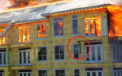 Complex rezidential de 50 de mil. de dolari, distrus de flacari in SUA. Un muncitor s-a atarnat de balcon pentru a scapa