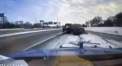 O masina scapata de sub control, pe o sosea alunecata din Detroit, s-a izbit violent de o platforma auto, care tocmai ridica un autoturism avariat in urma unui accident - VIDEO