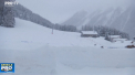 Vacanta cu probleme pentru mii de turisti aflati in statiunile de schi din Alpii elvetieni. Acestia au ramas blocati si nu pot parasi regiunea din cauza ninsorilor abundente - VIDEO