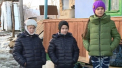 Gerul nu mai este o condamnare pentru cei trei copii din satul Bujor crescuti doar de tatal lor. Ograda s-a umplut de lemne, iar casa de cadouri - VIDEO