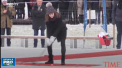 Aflati in vizita la Stockholm, ducele si ducesa de Cambridge au primit cateva lectii de hochei. Cei doi s-au intrecut la lovituri de pedeapsa - VIDEO