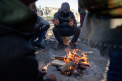 Ciocniri violente intre migrantii din Calais. Cel putin 18 persoane ranite, dintre care 5 grav
