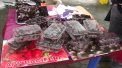 Reducerile anuntate in ultima zi a expozitiei Fabricat in Moldova i-a facut pe zeci de oameni sa dea navala pe la tarabe: au plecat acasa cu mure, miere, carnati si bauture cu diferite arome - VIDEO