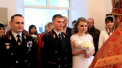 Militar pana-n maduva oaselor, un tanar din Balti nu si-a scos uniforma nici la propria nunta. Acesta si-a dus iubita in fata altarului imbracat ca la parada: "O port cu demnitate, iar mireasa m-a sustinut" - VIDEO