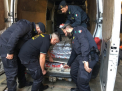 Trei romani din Italia, opriti pentru ca mergeau cu o furgoneta complet goala. Ce ascundeau - GALERIE FOTO