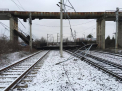 Incident grav in Gara de Vest Ploiesti, Romania. O pasarela de 10 tone s-a prabusit pe sine, 6 trenuri au fost oprite - GALERIE FOTO