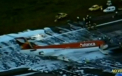 IMAGINI AMATOR. Momentul in care un avion se prabuseste in Brazilia, dupa o problema cu trenul de aterizare