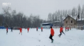 Ninsoarea provoaca accidente ori blocheaza drumurile, insa nu amana antrenamentele. Fotbalistii echipei Milsami Orhei se pregatesc, in conditii extreme, de meciul cu Zimbru Chisinau - VIDEO