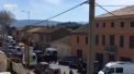 Politistii francezi sunt in alerta, in urma unui atac terorist, produs in sudul tarii. Un individ inarmat a luat ostatice mai multe persoane intr-un supermarket - VIDEO
