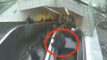 Scene de groaza la un metrou din Istanbul. Un barbat a fost inghitit la propriu, de un escalator care se afla in miscare. Barbatul a scapat cu viata - VIDEO