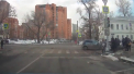 Cativa pietoni din Moscova au fost la un pas de moarte. O masina a politiei era cat pe ce sa-i striveasca dupa ce a fost lovita de un alt autoturism - VIDEO