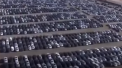 Cum arata parcarile gigantice ale Volkswagen unde sunt tinute cele 300.000 de vehicule rechemate in SUA - VIDEO