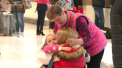 Lacrimi de dor si fericire au curs la aeroportul din Chisinau. Dupa lungi despartiri, inainte de Pasti, unii si-au revazut mamele, altii si-au imbratisat, in sfarsit, copiii ramasi in grija bunicilor - VIDEO
