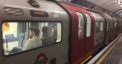O femeie a fost atacata la metroul londonez pentru ca vorbea in spaniola