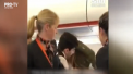 Trei tinere s-au luat la bataie si s-au injurat chiar la bordul avionului care le ducea spre Tenerife. Personalul de zbor a fost nevoit sa intervina. Ce a urmat dupa ce o stewardesa le-a luat sticla cu votca - VIDEO