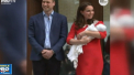 Al cincilea succesor la tronul Marii Britanii a si fost prezetat multimii, imediat ce s-a nascut. Printul William si sotia lui i-au salutat pe numerosii admiratori care s-au reunit in fata clinicii londoneze - VIDEO