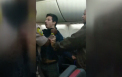 Scandal intr-un avion, in SUA. Un pasager sub influenta drogurilor a pipait o femeie. "³-Inca o data, nu ma atinge. -Ce zici de 50 de dolari? Iti convine?"