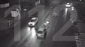 Imagini socante. Li s-a rupt sacosa chiar in momentul in care traversau strada, s-au intors sa stranga produsele, iar ce a urmat este ingrozitor: au fost loviti in plin de o masina si aruncati la cativa metri - VIDEO