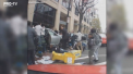 4 persoane au ajuns sub rotile unei masini, dupa ce vehiculul a intrat in ei cu viteza, pe o strada din Washington - VIDEO