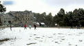 Francezii au trecut in doar cateva zile de la pantaloni scurti la hainele de iarna. Un val de frig si ninsoare a patruns in regiunea de nord a Frantei