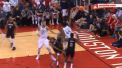 Face spectacol si in meciurile din NBA. Un baschetbalist de la Utah Jazz a reusit un dunk ca in show-urile de profil - VIDEO