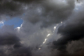 Soarele se ascunde dupa nori. Vremea se schimba incepand de maine, desi astazi avem temperaturi ridicate, care pot depasi 31 de grade. Prognoza meteo pentru urmatoarele zile - FOTO