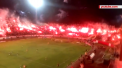 Imagini de poveste din campionatul de fotbal din Algeria. O echipa din liga a treia a obtinut promovarea, iar 55 de fani au aprins fumigene si au transformat stadionul intr-un inel de foc
