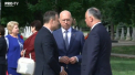 Un 9 mai"¦ electoral. Politicieni, oficiali si candidati la localele din Chisinau au venit la Complexul Eternitate sa depuna flori in memoria veteranilor celui de-al Doilea Razboi Mondial: "Nu avea sa fie nicio Europa, nimic" - VIDEO
