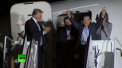 Trei detinuti americani au fost eliberati de Coreea de Nord la solicitarea presedintelui american. Acestia, ajunsi in SUA, au fost intampinati de catre liderul de la Casa Alba si de sotia sa - VIDEO