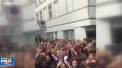Imbulzeala nebuna in Germania, pentru burgeri la promotie. Mii de oameni mai ca s-au luat la pumni in fata unui restaurant care a anuntat reduceri - VIDEO