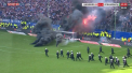 Haos si disperare in Germania. Pentru prima oara in istoria lui Hamburg, clubul a retrogradat, iar fanii au innebunit: au aruncat cu torte pe teren - VIDEO