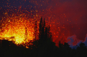 Imagini spectaculoase in Hawaii. Lava vulcanului Kilauea, surprinsa iesind prin fisuri - VIDEO