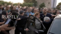Moment neplacut pentru primarul orasului Salonic, din Grecia. Ajuns la o ceremonie, acesta s-a trezit inconjurat de mai multi nationalisti, care l-au luat la bataie