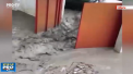 Ploile si furtunile care s-au abatut asupra mai multor regiuni din Rusia au facut prapad. In Krasnodar mai multe strazi au fost acoperite de apa, iar circulatia transportului a fost paralizata - VIDEO