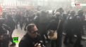 Un mars de protest al functionarilor publici parizieni s-a incheiat cu adevarate lupte de strada - VIDEO