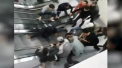 Imagini socante au fost surprinse in Kazahstan. O fetita de 2 ani a ramas prinsa in scarile rulante, intr-un centru comercial - VIDEO