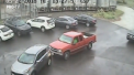Incident revoltator intr-o parcare din SUA. Un sofer, suparat pe un coleg din trafic, i-a spart geamurile masinii cu ciocanul. Cum s-a terminat totul - VIDEO