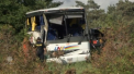 Un autobuz plin cu turisti a derapat de pe o autostrada si a ajuns intr-un sant, in Canada: 25 de persoane, ranite - VIDEO