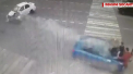 Grav accident, surprins de camerele de supraveghere pe o strada dintr-o suburbie a Moscovei. Trei tineri care se aflau pe trotuar, langa o trecere de pietoni, au fost spulberati de o masina - VIDEO