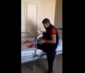 Un copil a ramas orb, in urma unui atac aerian, in Siria: "Tati, ochii mei" - VIDEO