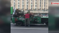 Scene amuzante la Moscova dupa victoria uriasa a Rusiei in meciul de deschidere. Un urs cu o vuvuzela care se plimba intr-o masina decapotabila - VIDEO