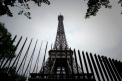 Francezii construiesc un gard in jurul Turnului Eiffel. De ce au luat aceasta masura - GALERIE FOTO