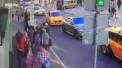 Un taximetrist a lovit mai multi pietoni, inclusiv suporteri veniti la Cupa Mondiala, in centrul Moscovei. Acesta a incercat sa fuga, insa a fost prins de politie - VIDEO