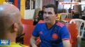 Un prieten adevarat. Un suporter columbian isi ajuta amicul orb, surd si mut sa urmareasca meciurile de la mondial - VIDEO