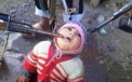 Imagine socanta a unui razboi sangeros sau unealta de propaganda? Un copil, in genunchi, amenintat cu arme de rebelii din Siria