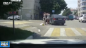 O soferita s-a tras de cap cu o alta femeie, care trecea pe zebra. Momentul, surprins de o camera de bord - VIDEO