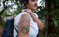 Sri Lanka deporteaza o turista din Marea Britanie din cauza unui tatuaj. Desenul de pe bratul femeii