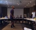 Au transferat un fotbalist, dar nu au stiut ca e si un cantaret si dansator bun. Un jucator de la Toulouse a trecut cu brio ritualul de initiere in noua sa echipa - VIDEO