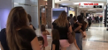 Au asteptat ore in sir la coada pentru a-si cumpara un ursulet de plus la pret redus. Mii de americani si canadieni au luat cu asalt magazinele de jucarii - VIDEO